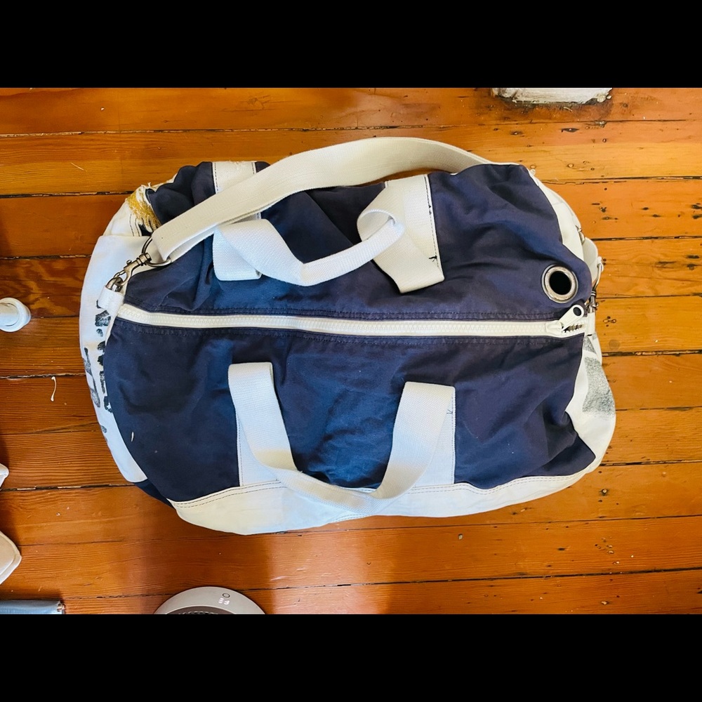Circa 2007 American Eagle duffel bag.